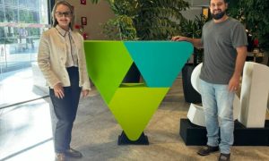 Representantes-do-Sicoob-no-evento-agro-1-696x928-1