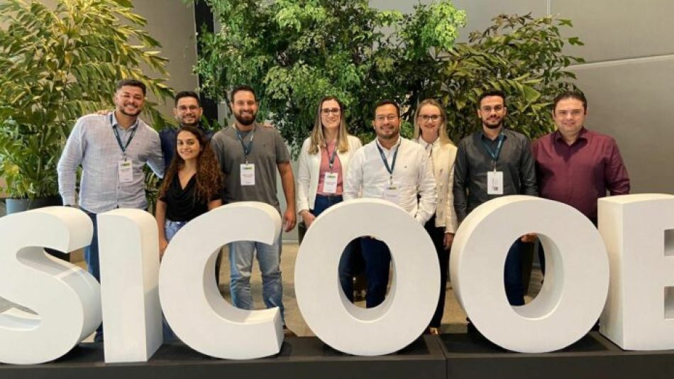 Representantes-do-Sicoob-no-evento-agro-2-696x522-1